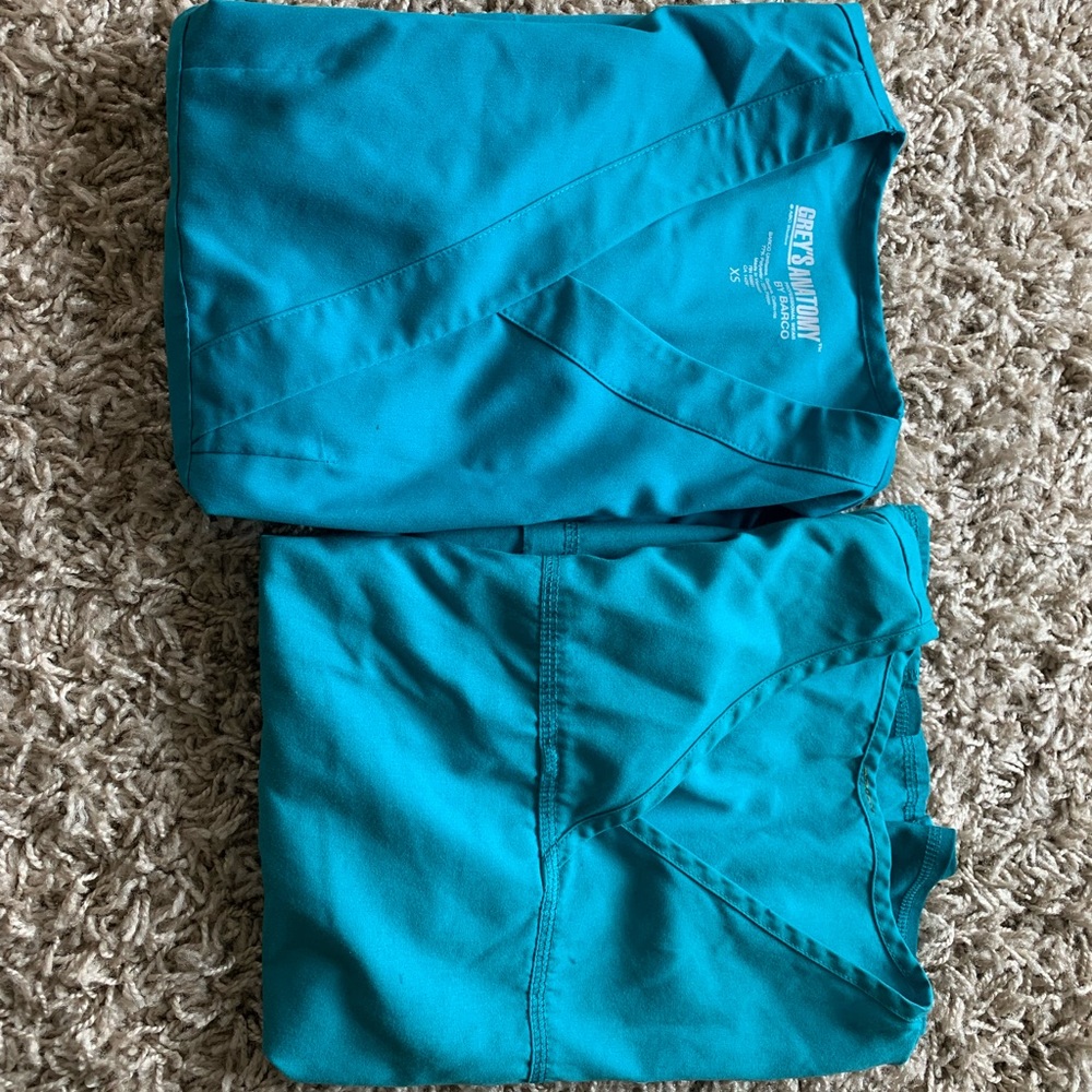 XS scrub tops - Cherokee and Greys Anatomy Barco